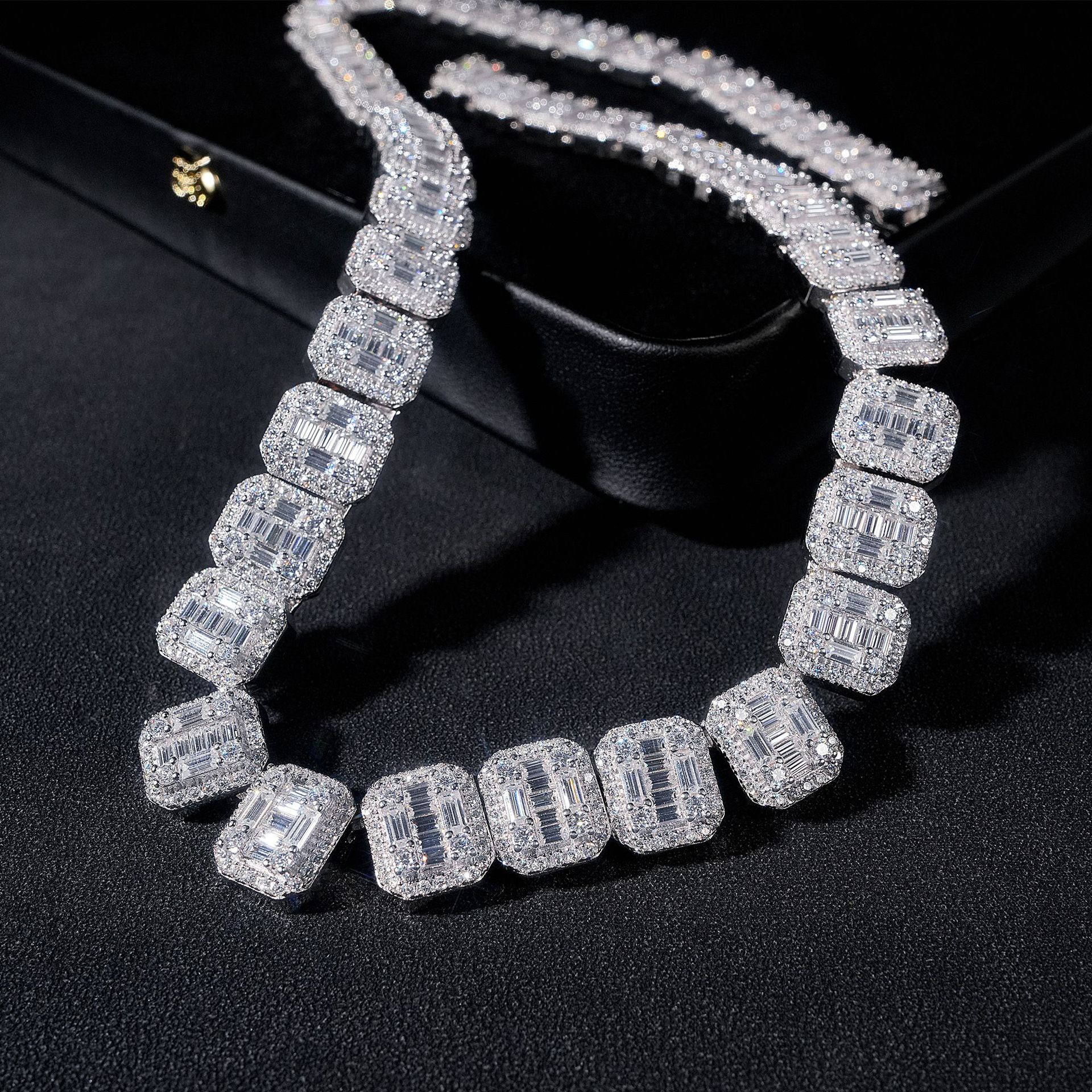 13-Pointer Baguette Link Chain